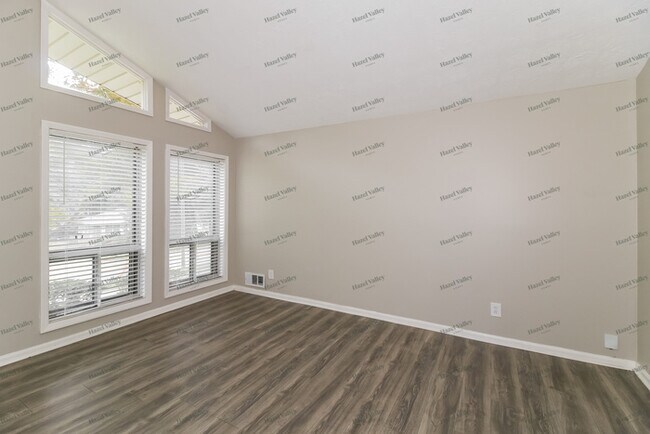 Foto del edificio - 1077 Ponderosa Park Dr