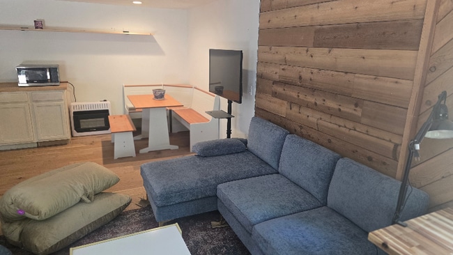 Foto del edificio - 14880 Mosswood Ln