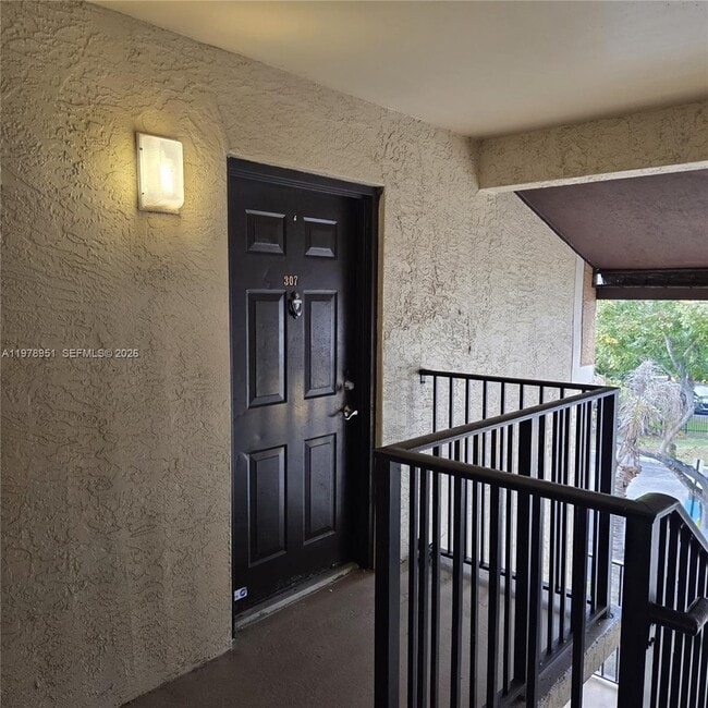 Foto del edificio - 2031 Renaissance Blvd