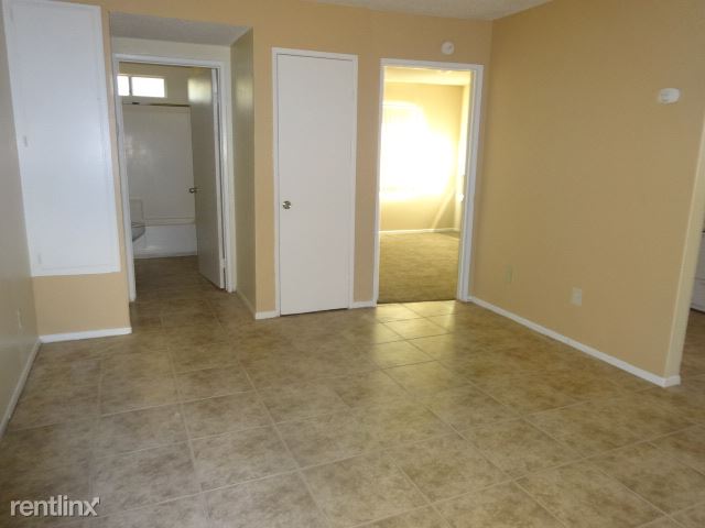 Building Photo - 1031 W Latham Ave