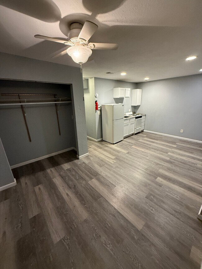 Foto del edificio - 5423-5425 E 27th St