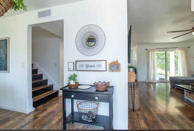 Foto del edificio - 1228 E Waterview St