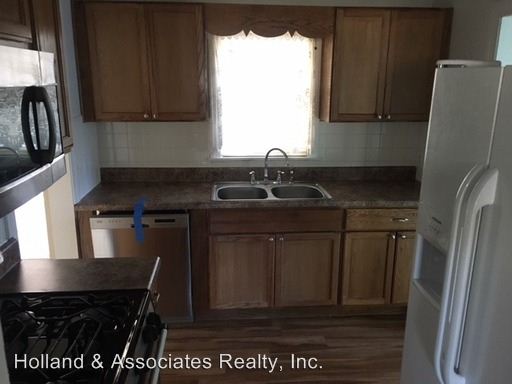 Building Photo - 231 Country Club Dr