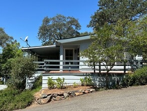 Building Photo - 373 Lodgeview Dr