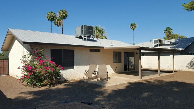 Foto del edificio - 2139 W Enid Ave