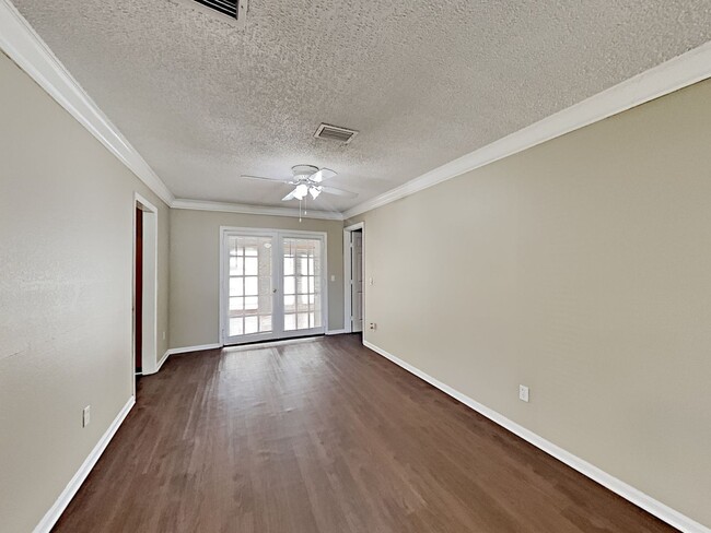 Building Photo - 14902 Pelican Point