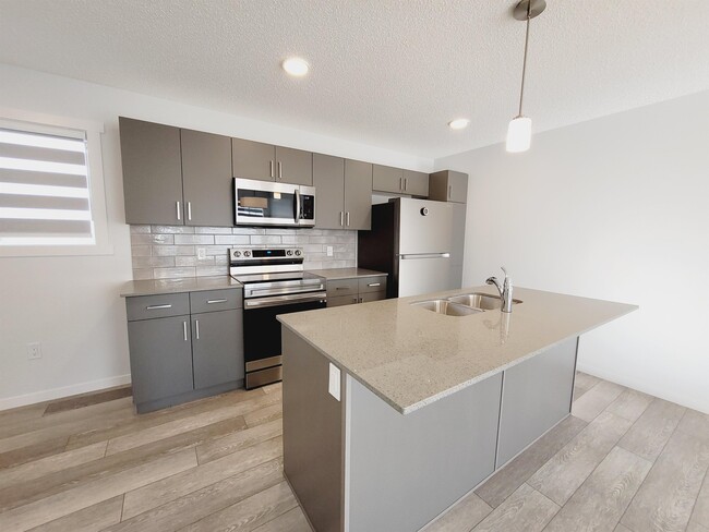 Photo du bâtiment - 1107 Cy Becker Rd NW