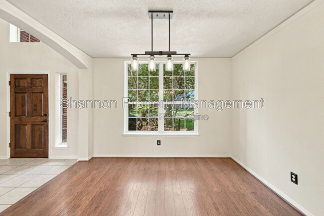 Building Photo - 10 Orchid Grove Pl
