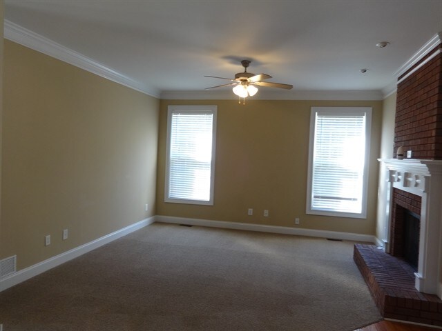 Building Photo - 3750 Glen Ian Dr