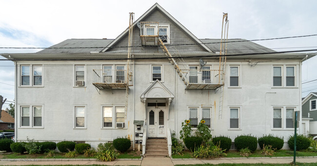 Building Photo - 60 Elm St