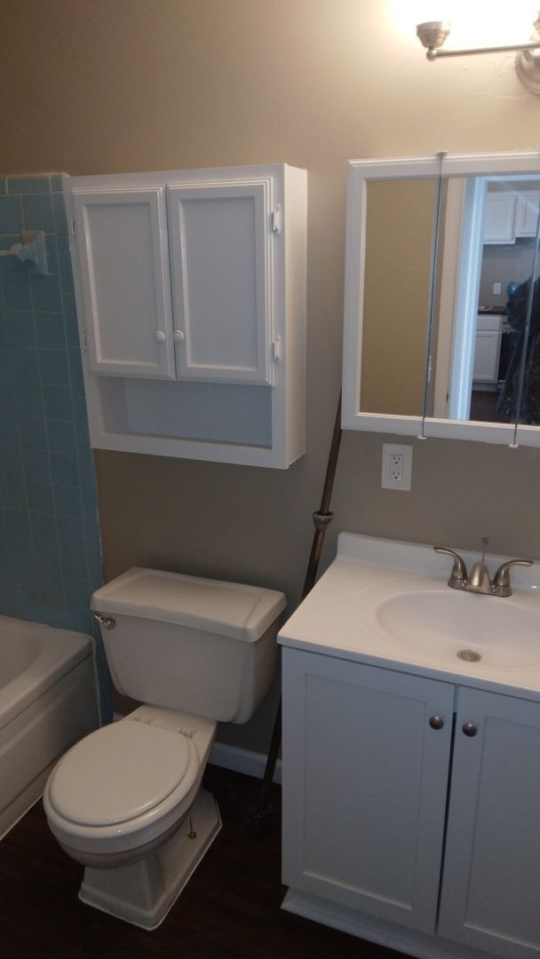 Building Photo - 1 Bd/1 Bath Upper condo in Secured Bldg