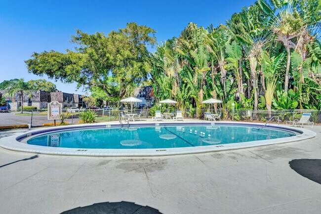 Building Photo - 3125 Oakland Shores Dr