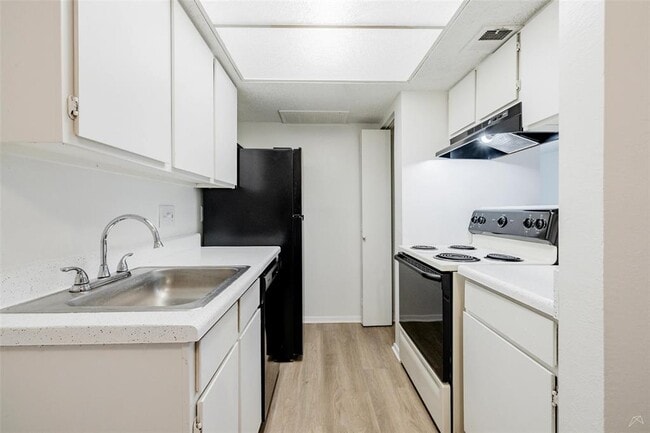 Foto del edificio - 3600 Greystone Dr