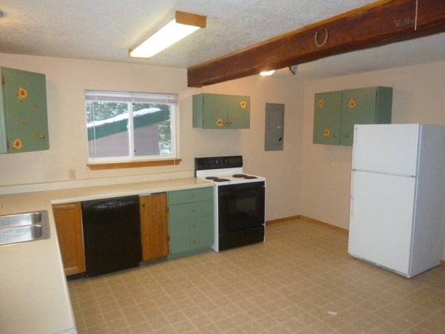 Building Photo - 142 Dufort Rd