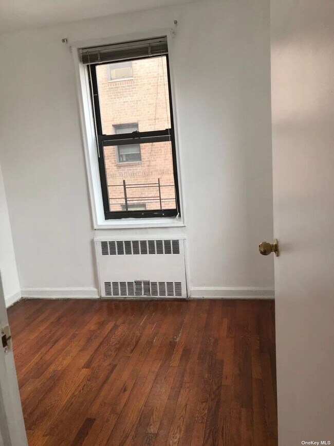 Foto del edificio - 102-32 65th Ave