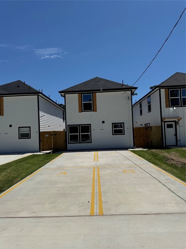 Building Photo - 8220 Bigwood St