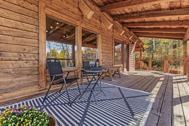 Building Photo - 2 Bedroom Woodland Retreat