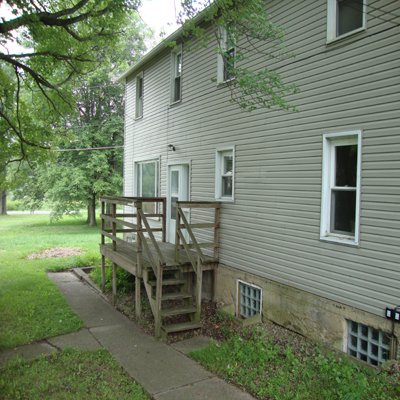 Deck and entrance - 415 Oak Dr