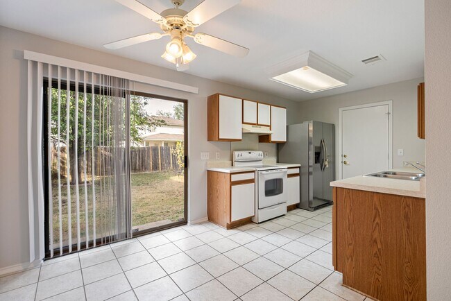 Foto del edificio - Cozy 2 bedroom, 1.5 bathroom home in Mckin...
