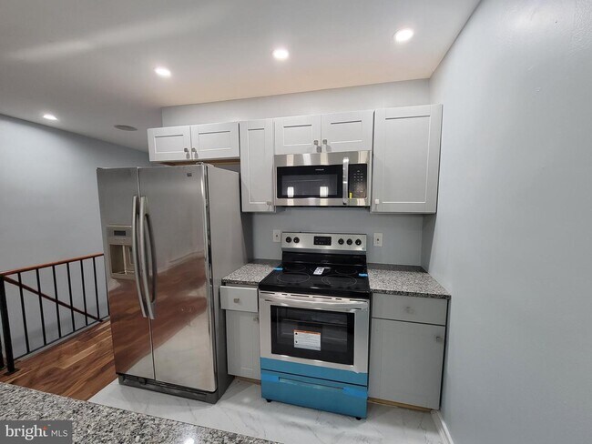 Foto del edificio - 5632 Chester Ave