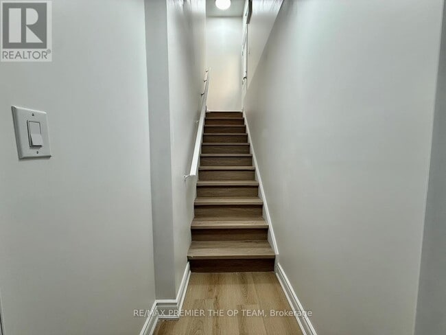 Photo du bâtiment - 62 Phoenix Blvd