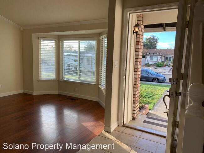 Building Photo - 4 br, 2.5 bath House - 557 Silverado Circle