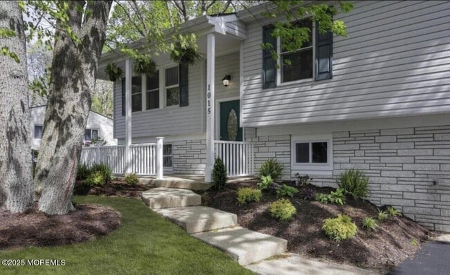 Foto del edificio - 1015 Zircon Dr