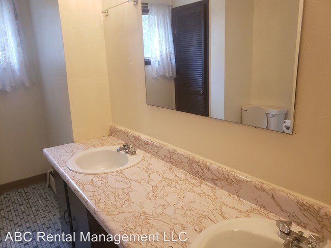 Building Photo - 2093 Creek Rd