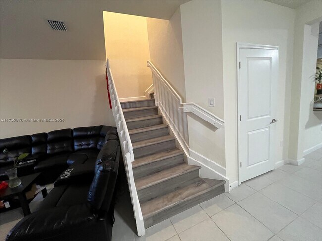 Foto del edificio - 3314 W 112th St
