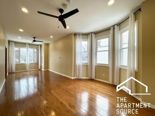 Building Photo - 2028 N Hamlin Ave