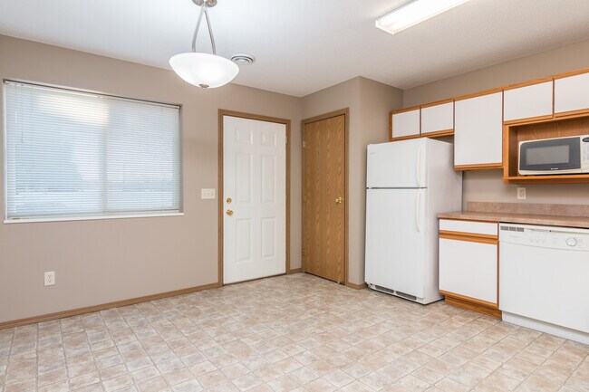 Foto del edificio - Saddle Creek Townhomes - New Leasing Incentives !