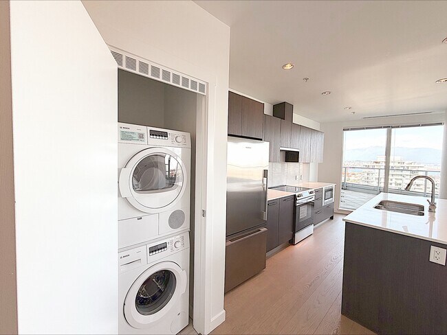 Photo du bâtiment - Centre West - 2502 Penthouse