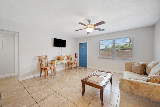 Building Photo - 801 Hummingbird Way