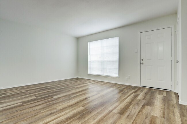 Foto del edificio - 11540 Chimney Rock Rd