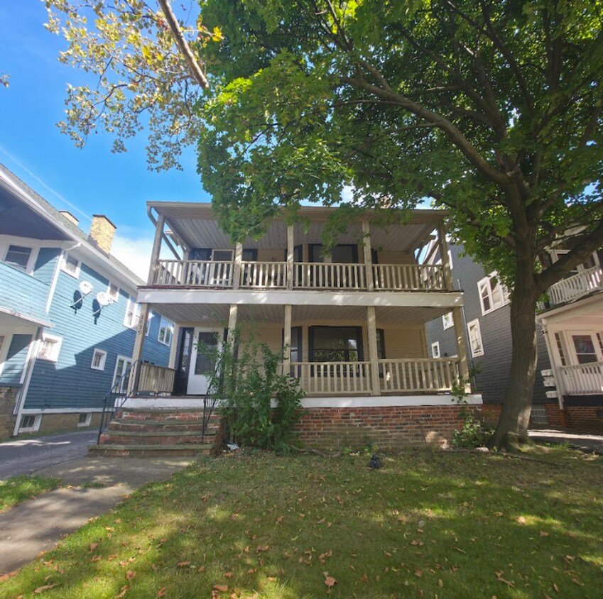 Foto principal - 1619 Hillcrest Rd