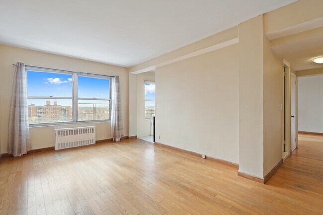 Foto del edificio - Penthouse Living w/City Skyline Views!