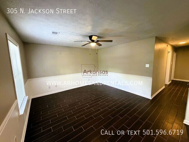 Foto del edificio - 305 N Jackson St
