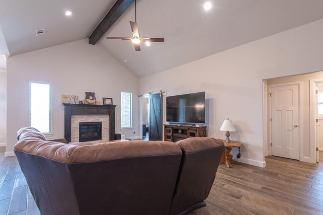 Building Photo - 2244 E Kellan Ct Terrace