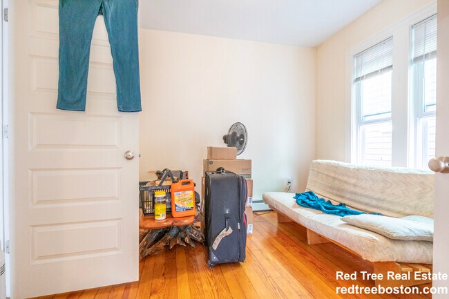 Building Photo - 15 Romsey St