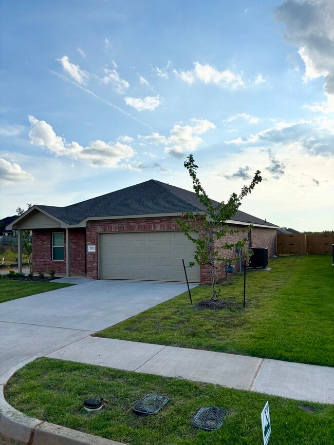 Building Photo - 2013 Paper Birch Pl