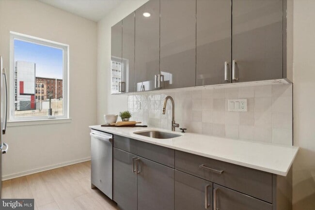 Foto del edificio - 225 N 12th St