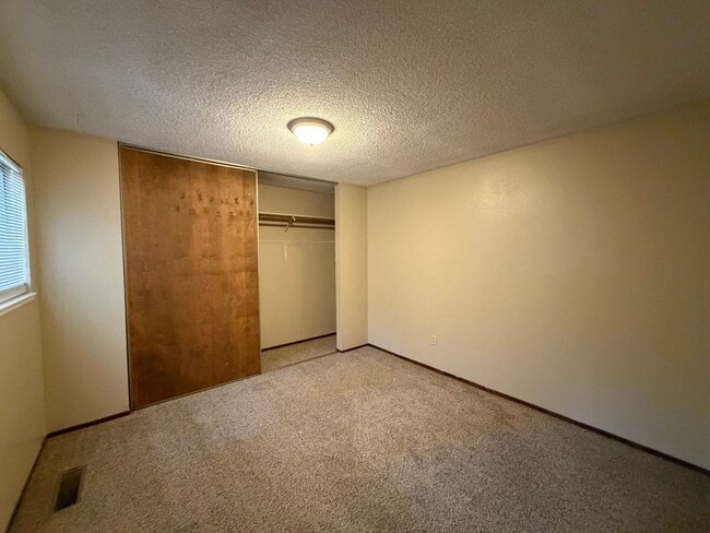 Building Photo - 916 Merced Ave