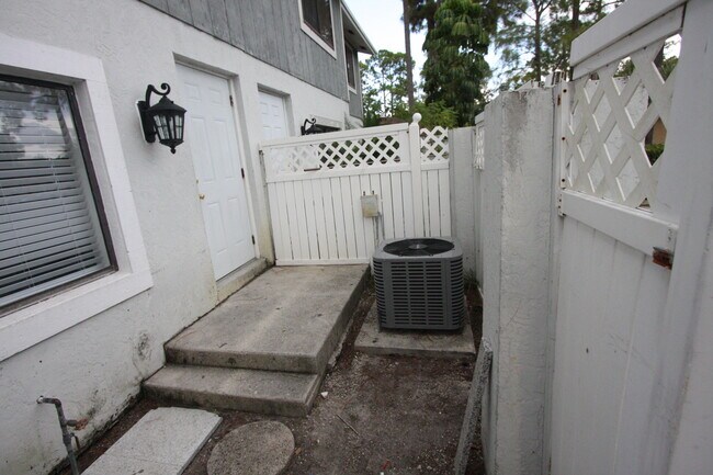 Foto del edificio - 1145 Goldenrod Rd