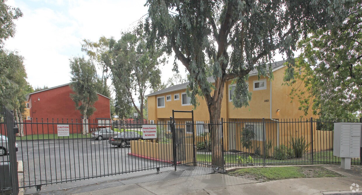 Foto del edificio - 4421-4435 Tremont St