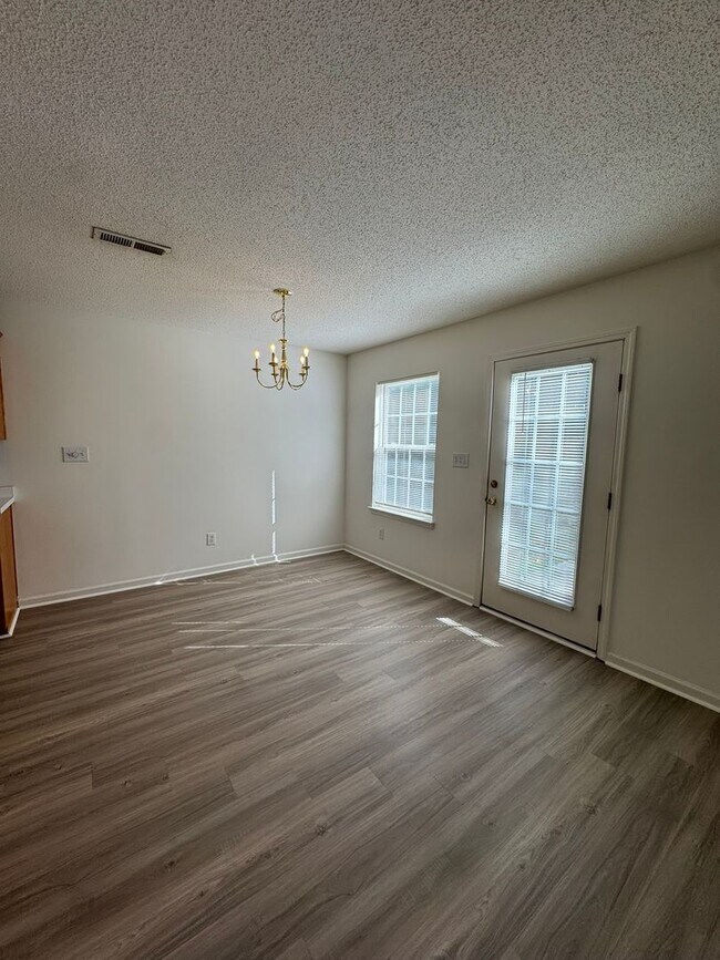 Foto del edificio - 147 Springwood Ln