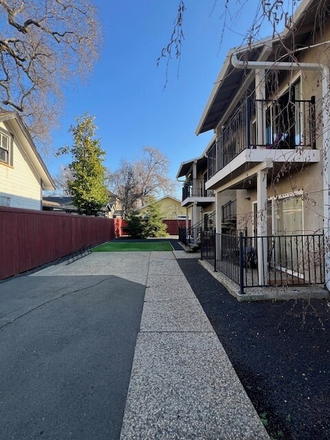 Foto del edificio - 815 Hazel St