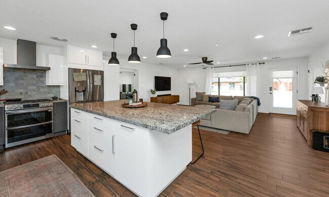 Foto del edificio - 4707 N 30th Pl