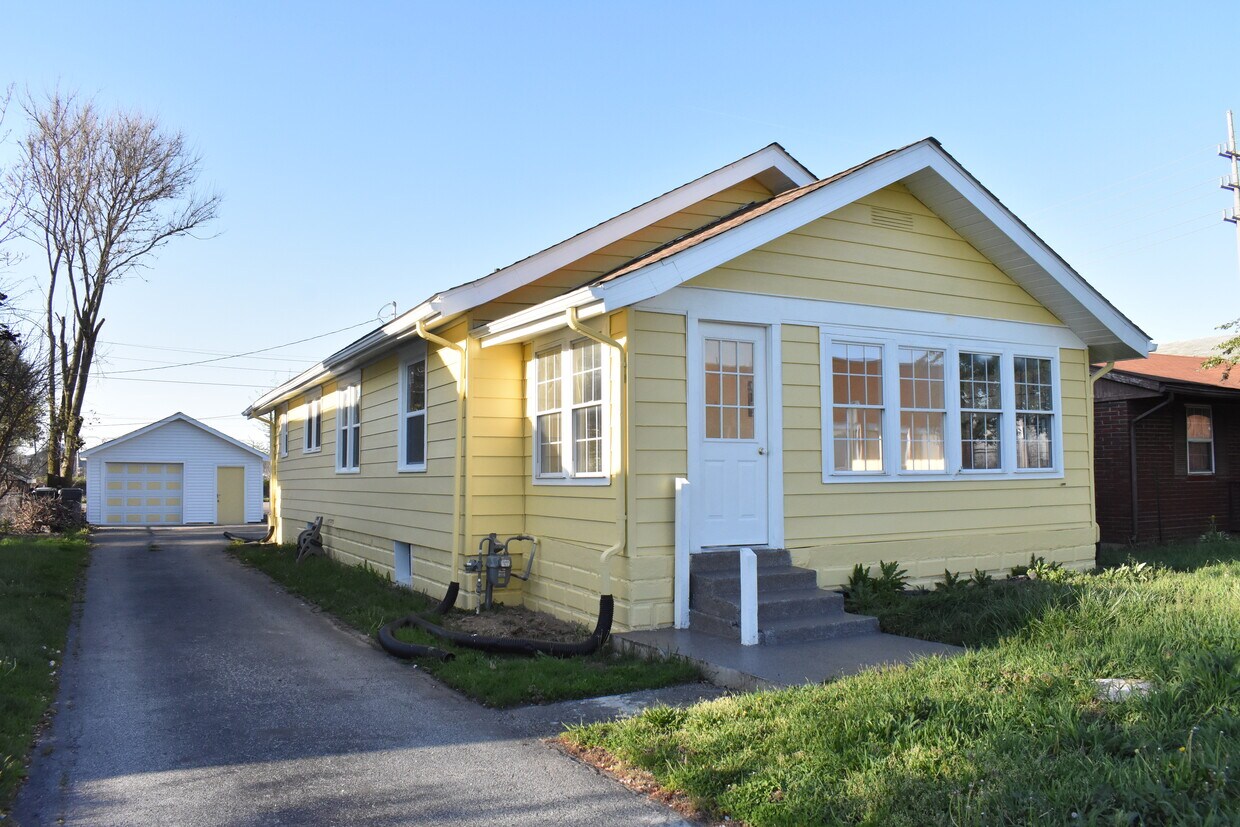 416 E 31st St Anderson In 46016 House For Rent In Anderson In Apartments Com