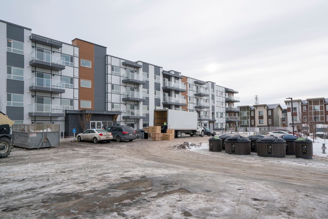 Photo principale - 360-360 Harvest Hills Way NE