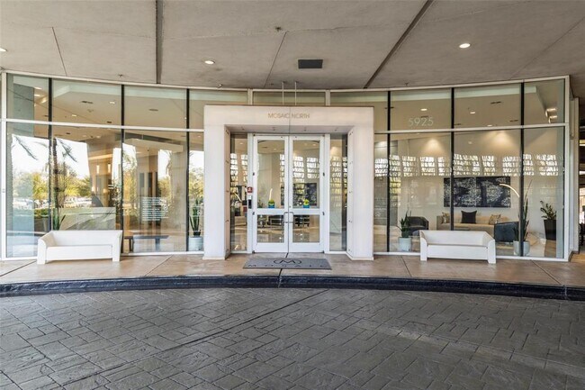 Foto del edificio - 5925 Almeda Rd